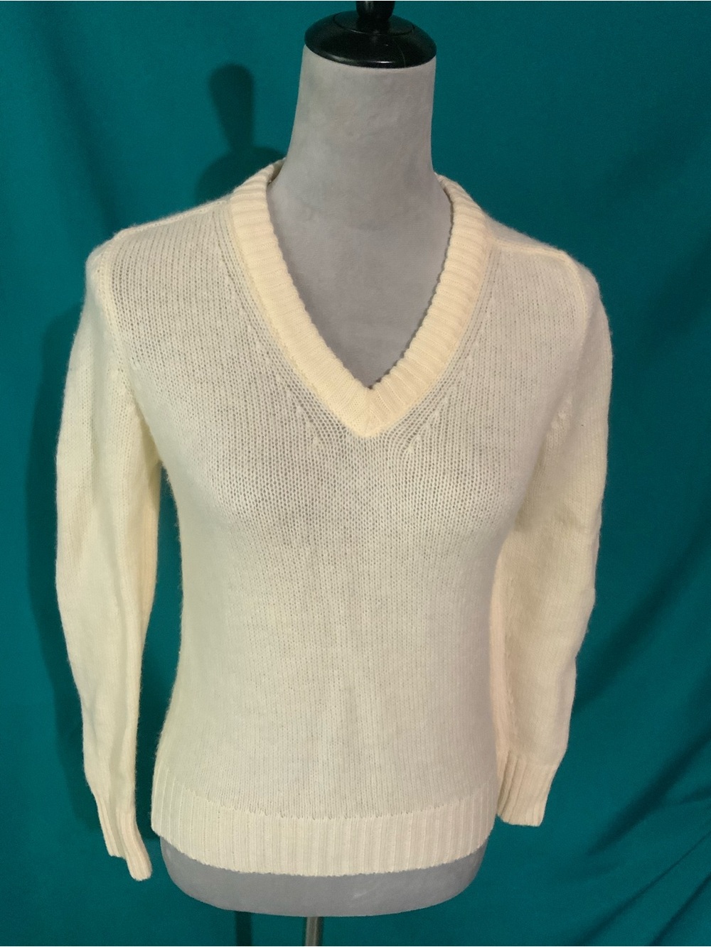 Pendleton ‘Knockabouts’ Women’s 100% Virgin Wool, Ivory V-Neck Knit Sweater